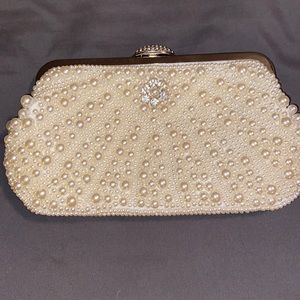 Ivory pearl clutch. Two shoulder straps